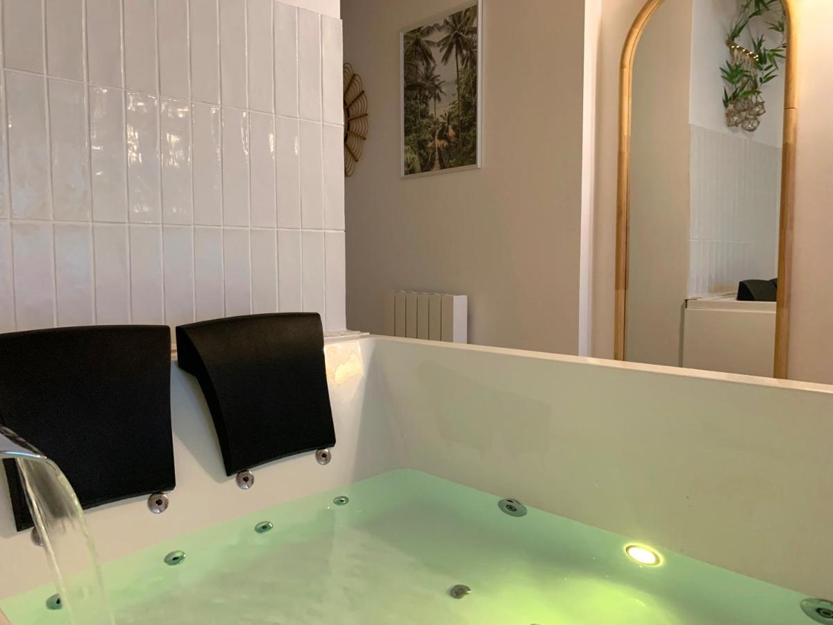 Bali Serenity Balneo Et Lit Rond Lagnieu Kültér fotó