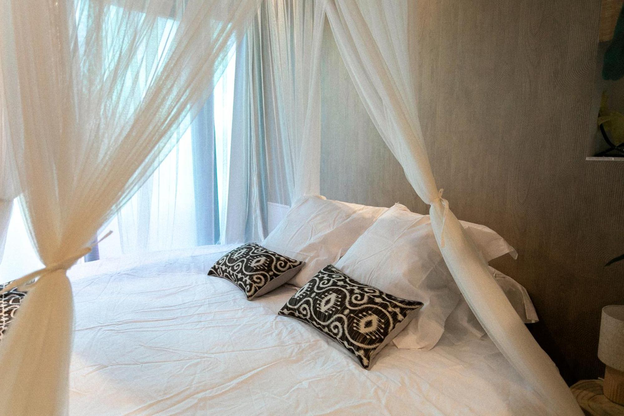 Bali Serenity Balneo Et Lit Rond Lagnieu Kültér fotó