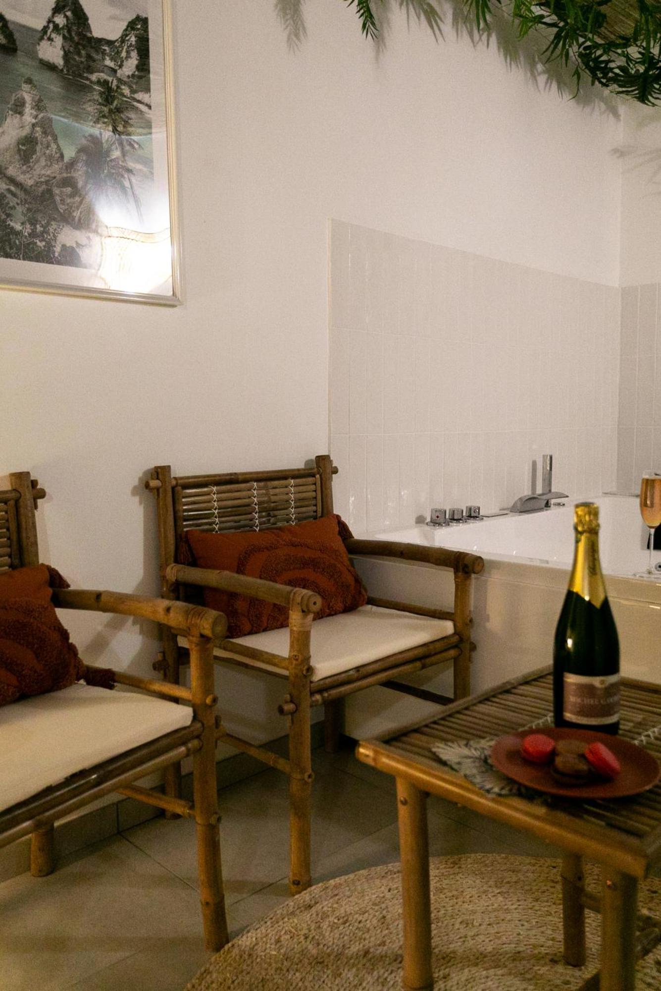 Bali Serenity Balneo Et Lit Rond Lagnieu Kültér fotó